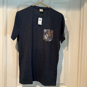 Hollister, T-shirt, NWT size large